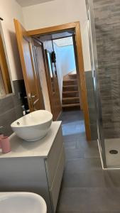 Ένα μπάνιο στο Appartamento Primavera 3 +5 φωτογραφίες