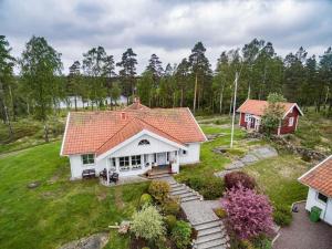 an aerial view of a white house with a red roof at VGO822-Fjaeras-Grimmeredsvaegen-35 in Ubbhult