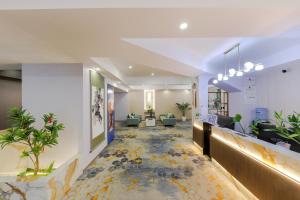 Lobbyen eller receptionen på Infiniti Hotel Chongqing