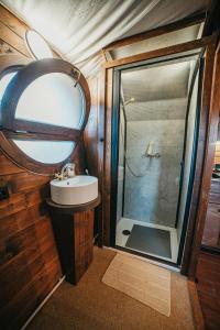 Et badeværelse på Sunrise Hills Country