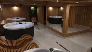 Afbeelding uit fotogalerij van Dom Wczasowy Jędrol - Jacuzzi & Basen in Poronin