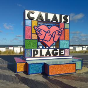 a sign for calidas place with a heart and wings at Le Clos des Mouettes in Calais