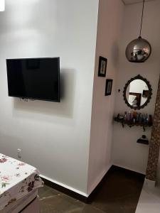 Et tv og/eller underholdning på Casa completa com piscina e hidromassagem