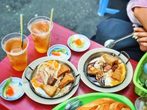 a table with plates of food and drinks on it at Biệt thự Bãi Sau Võ Thị Sáu khu Á Châu in Vung Tau