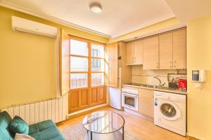 Η κουζίνα ή μικρή κουζίνα στο San Justo Suites +18 φωτογραφίες