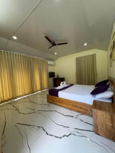 Postel nebo postele na pokoji v ubytování Woodlyn Homestay & Boating