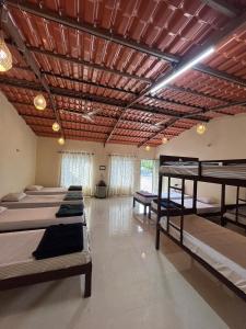 Ένα ή περισσότερα κρεβάτια σε δωμάτιο στο Lakshmi Homestay