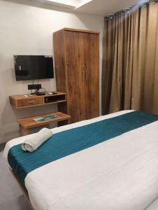 Μια τηλεόραση ή/και κέντρο ψυχαγωγίας στο Hotel Vatika Inn