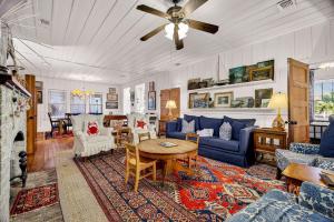 Istumisnurk majutusasutuses Ebbtide by Tybee Cottages