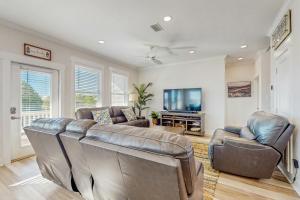 TV a/nebo společenská místnost v ubytování Bay to Breakers