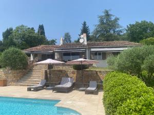 Bazén v ubytování Villa Bella Vista vue panoramique imprenable nebo v jeho okolí