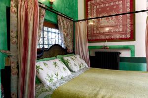 Postel nebo postele na pokoji v ubytování La Canonica dei Fiori - Anna Fendi Country House + 21 fotografií