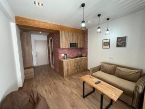 Η κουζίνα ή μικρή κουζίνα στο Aurora Peak Luxury Suites