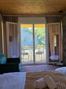 Postel nebo postele na pokoji v ubytování Konaku Kapedani