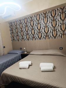 Giường trong phòng chung tại BeB Imperial