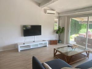 TV a/nebo společenská místnost v ubytování Villa Bella Vista vue panoramique imprenable