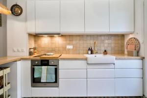 Kuchyň nebo kuchyňský kout v ubytování La Maisonette - Les Demeures d'Adrien + 29 fotografií