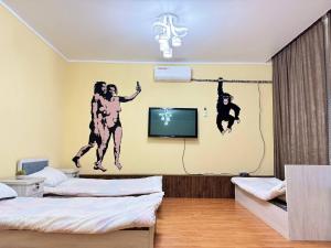 a room with two beds and a painting on the wall at Guesthouse Gorilla  +42 photos