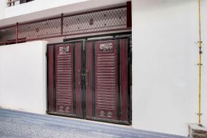a pair of brown doors on the side of a building at Hotel O Royal residency in Dera Māndi