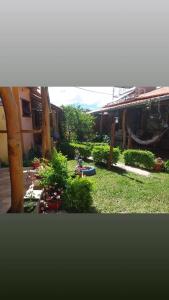 Κήπος έξω από το Casa dos sonhos 3 casais e 3 crianças