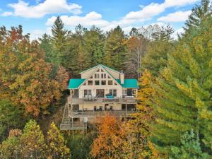 Το κτήριο όπου στεγάζεται  η παραθεριστική κατοικία