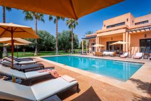 Bazén v ubytování Villa familiale avec piscine et confort absolu nebo v jeho okolí