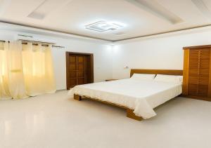 Ένα ή περισσότερα κρεβάτια σε δωμάτιο στο Villa Serenite