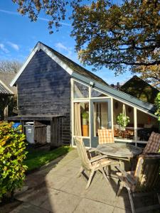 Το κτήριο όπου στεγάζεται  η παραθεριστική κατοικία