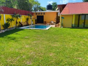 Bazén v ubytování Hostal iker nebo v jeho okolí + 10 fotografií