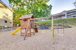 einen Spielplatz mit Rutsche und Spielstruktur in der Unterkunft Pool Access, Steps to Beach Scenic Ozarks Retreat in Laguna Beach