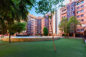 Zahrada ubytování Vivienda con estilo 2 dormitorios, Piscina y todo el confort Temporal HOR1K1B