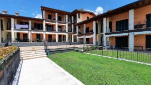 Το κτήριο όπου στεγάζεται  το διαμέρισμα