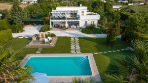 Swimmingpoolen hos eller tæt på Villa Anciletta