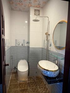 Ένα μπάνιο στο Hotel Hà Nội 2