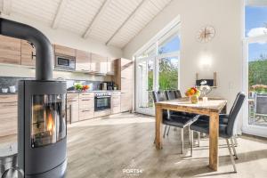 Kuchyň nebo kuchyňský kout v ubytování Ferienhaus Tingeltuthus Dagebüll