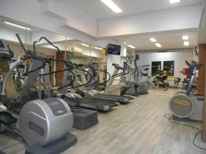Fitness centrum a/nebo fitness zařízení v ubytování Top Apartment