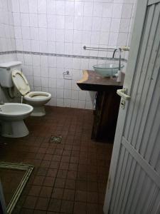 Ένα μπάνιο στο alojamiento Villa sarita