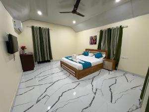 Postel nebo postele na pokoji v ubytování Woodlyn Homestay & Boating + 27 fotografií