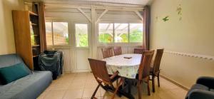 Posezení v ubytování les jardins de sainte Anne