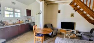 Kuchyň nebo kuchyňský kout v ubytování les jardins de sainte Anne + 6 fotografií