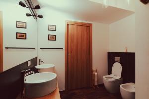 Domus Due في رافينا: حمام به حوضان ومرحاض +7 صور