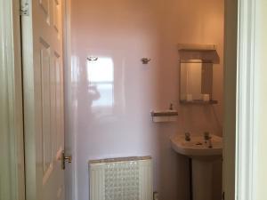 A bathroom at Cubbon House 