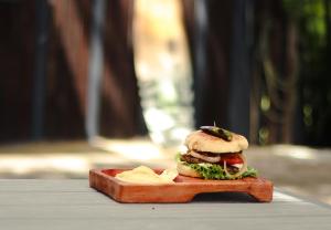 Jídlo v hotelu nebo okolí + 7 fotografií