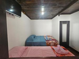 Un pat sau paturi într-o cameră la Hotel Pura Vida +2 fotografii