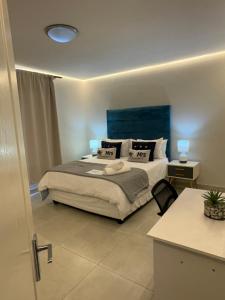 Postel nebo postele na pokoji v ubytování Ocean Whisper Room 6 minutes away from the beach + 65 fotografií