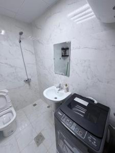 Un baño de Studio R2 8 fotos más
