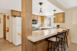 Køkken eller tekøkken på Summit Ski and Bike Trails #2574