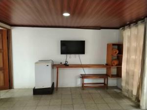 Μια τηλεόραση ή/και κέντρο ψυχαγωγίας στο Agua Luna by the beach