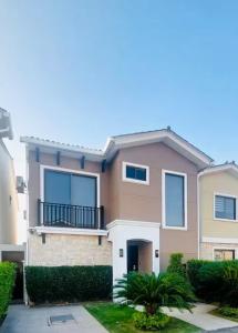 Fotografie z fotogalerie ubytování Stylish Home via a Samborondon v destinaci Estancia Vieja