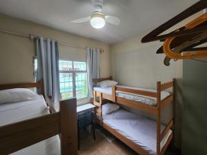 En eller flere senge i et værelse på Hostel vila urca